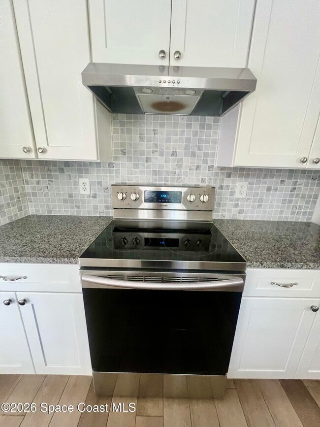 Building Photo - 121 3rd Ave