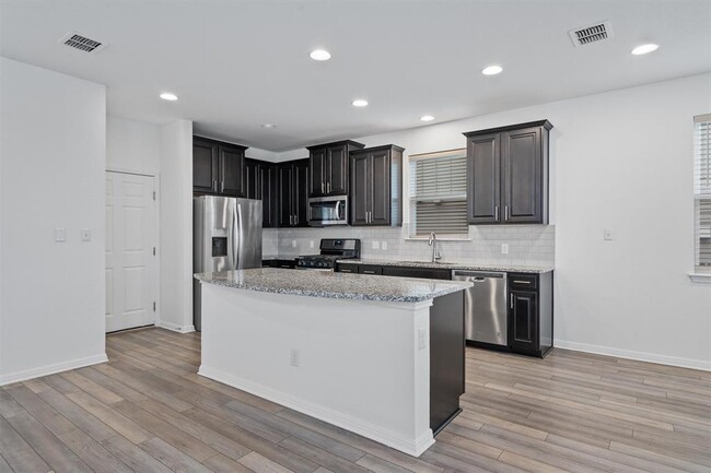 Building Photo - 3201 College Park Dr