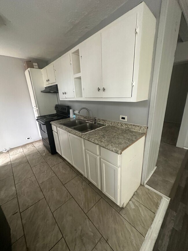 Building Photo - 1126 Brentwood Ave