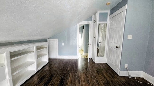 Building Photo - 5 Buell Ct