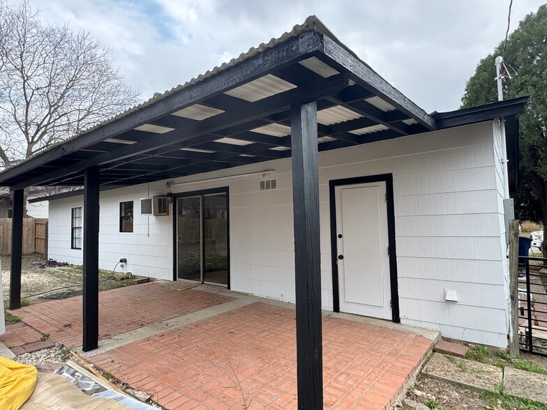 Building Photo - 4211 Tropical Dr