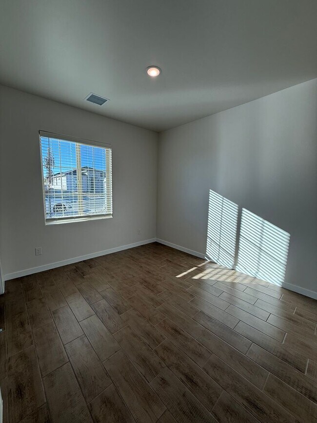 Building Photo - 5008 Sand Strm Rd