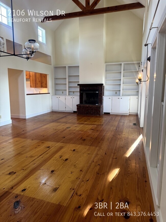 Building Photo - 2106 Wilson Dr