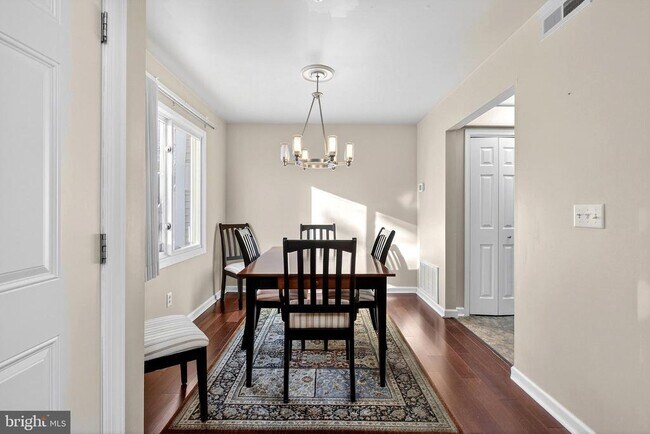 Building Photo - 406 Margit Ct