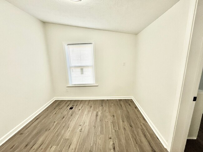 Building Photo - Nice Family Home in the 40215 Area