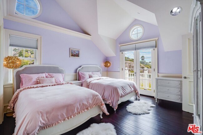 Building Photo - 6277 Sea Star Dr