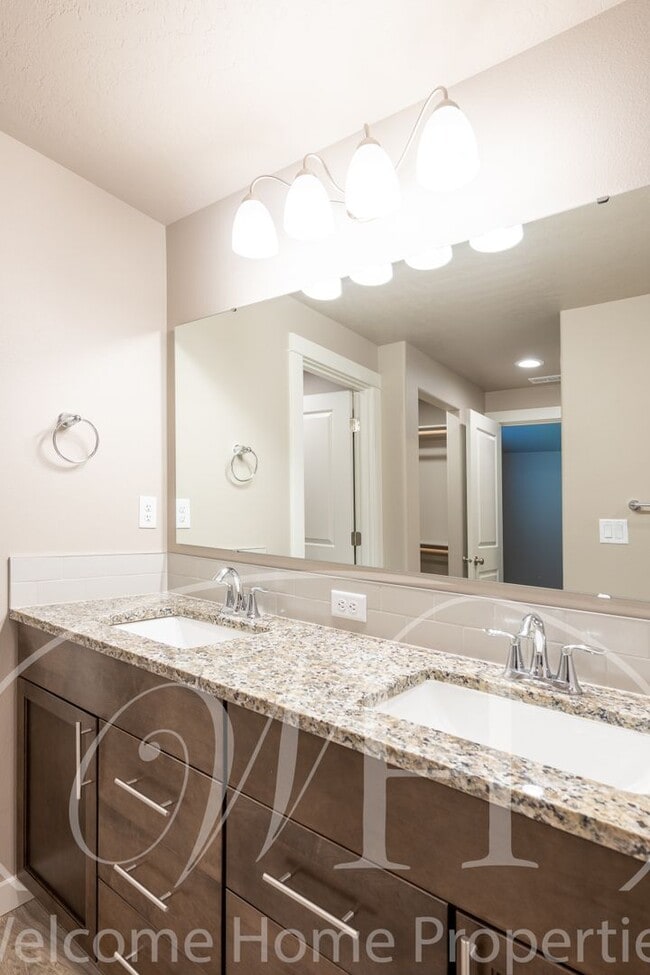 Building Photo - Brand NEW Home Overlooking the Golf Course