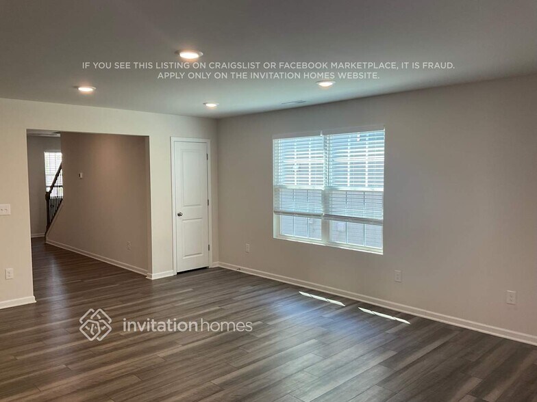 Building Photo - 121 Hazelnut Wy