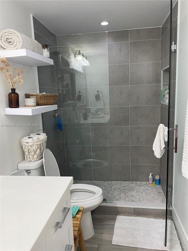 Building Photo - 2201 Brickell Ave