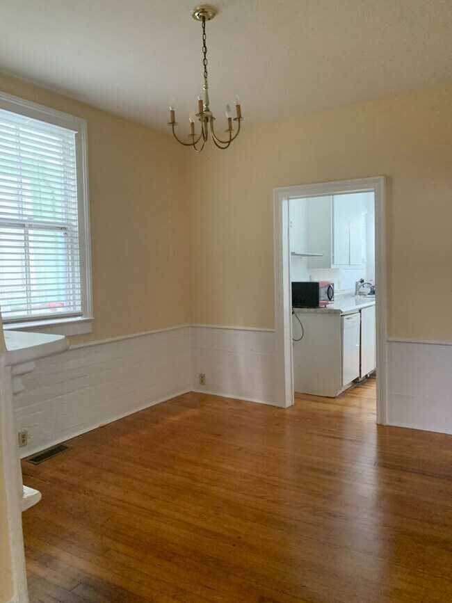 Building Photo - 122 St Philip St