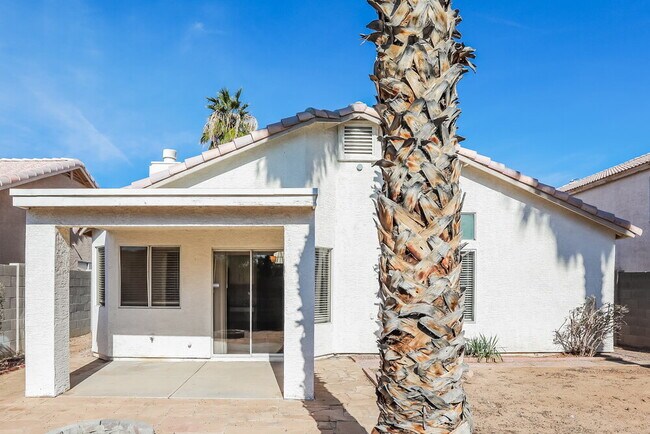 Building Photo - 867 E Morelos St