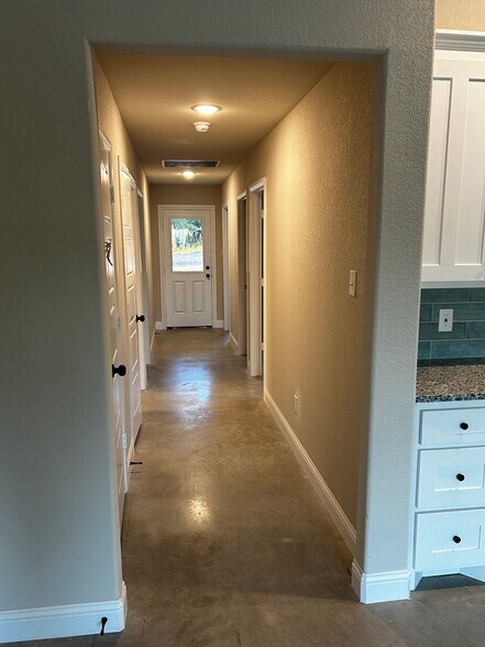 Building Photo - 1400 E Dry Creek Rd