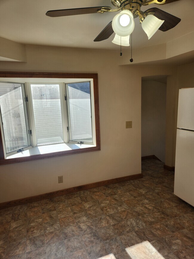 Building Photo - 326 S 13th St