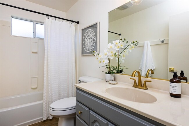 Building Photo - 191 Del Sur Way