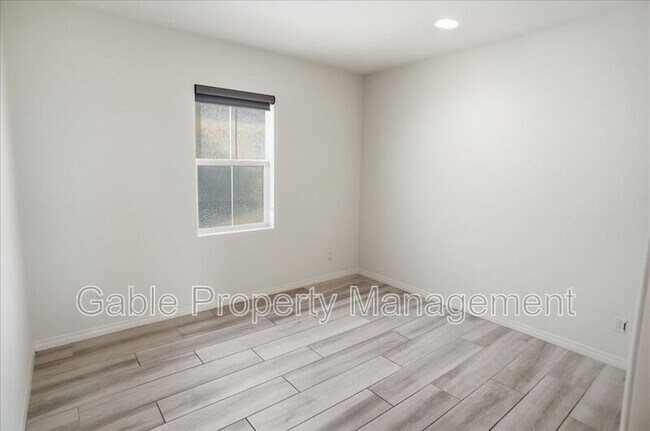 Building Photo - 27623 Solana Wy