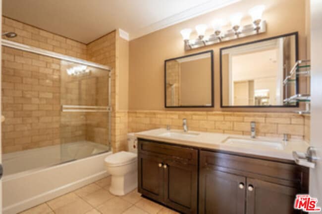 Building Photo - 625 S Berendo St