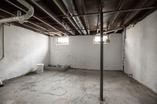 Building Photo - 3295 W 46th St