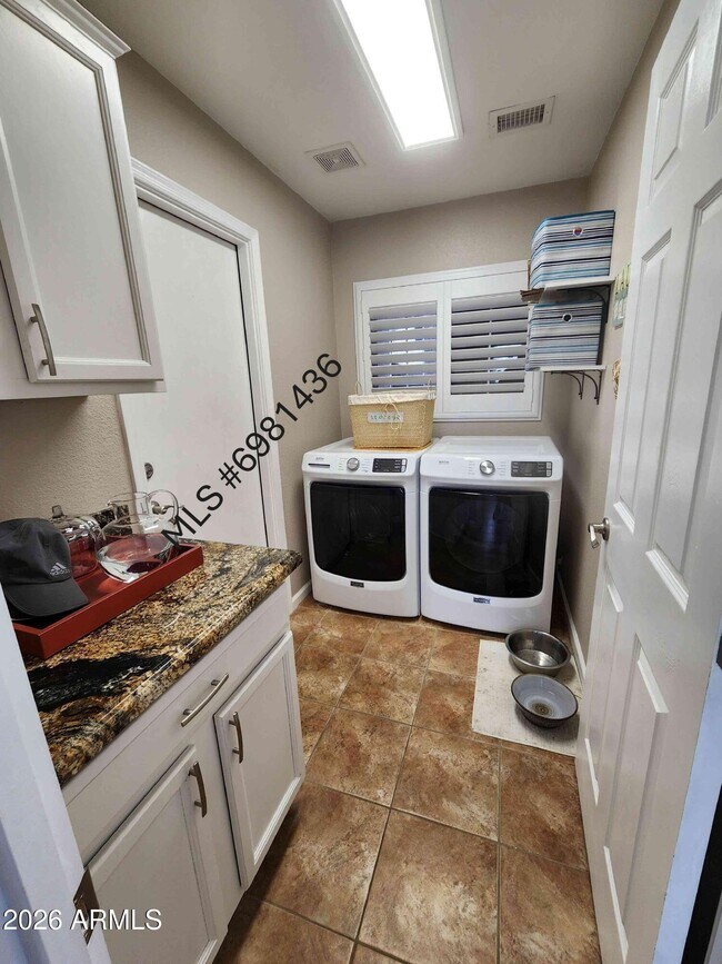 Building Photo - 15548 W Catalina Dr