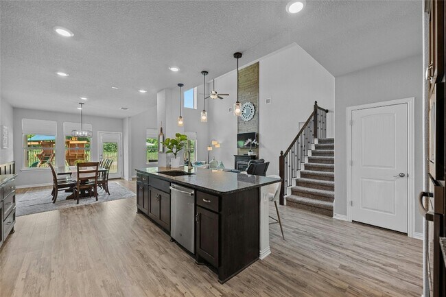 Building Photo - 12900 Mission River Dr
