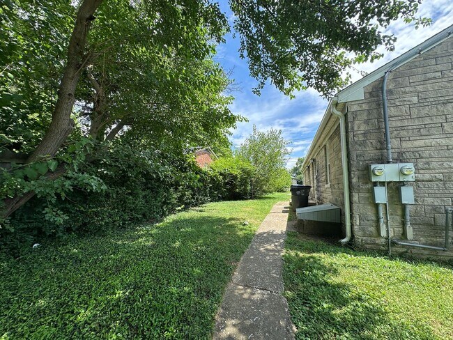 Building Photo - MPG387-389