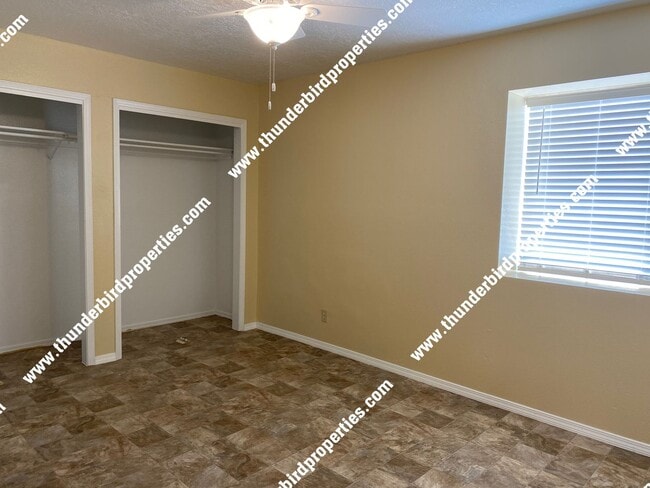 Building Photo - Taylor Ranch