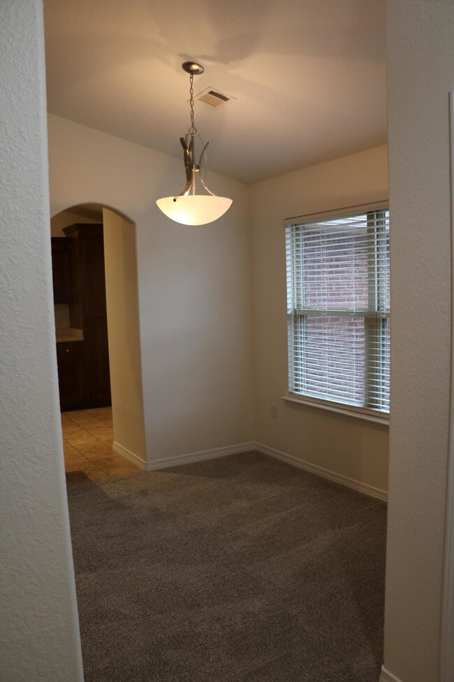 Building Photo - 8202 Pamplona St