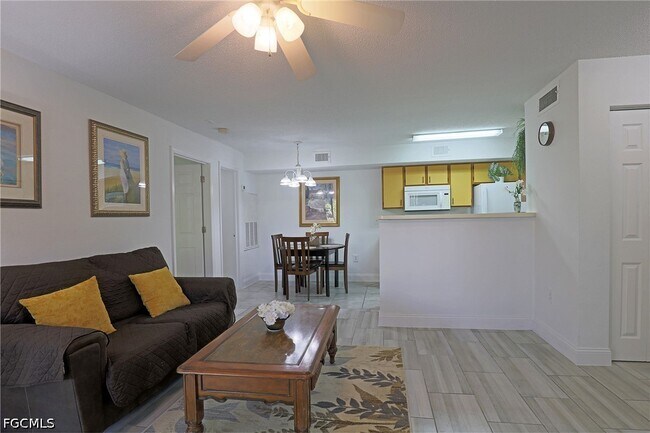 Building Photo - 12640 Equestrian Cir