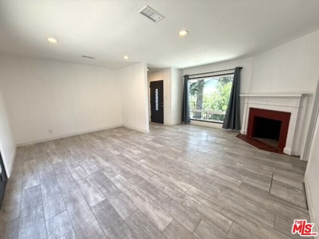 Building Photo - 3035 Highridge Rd