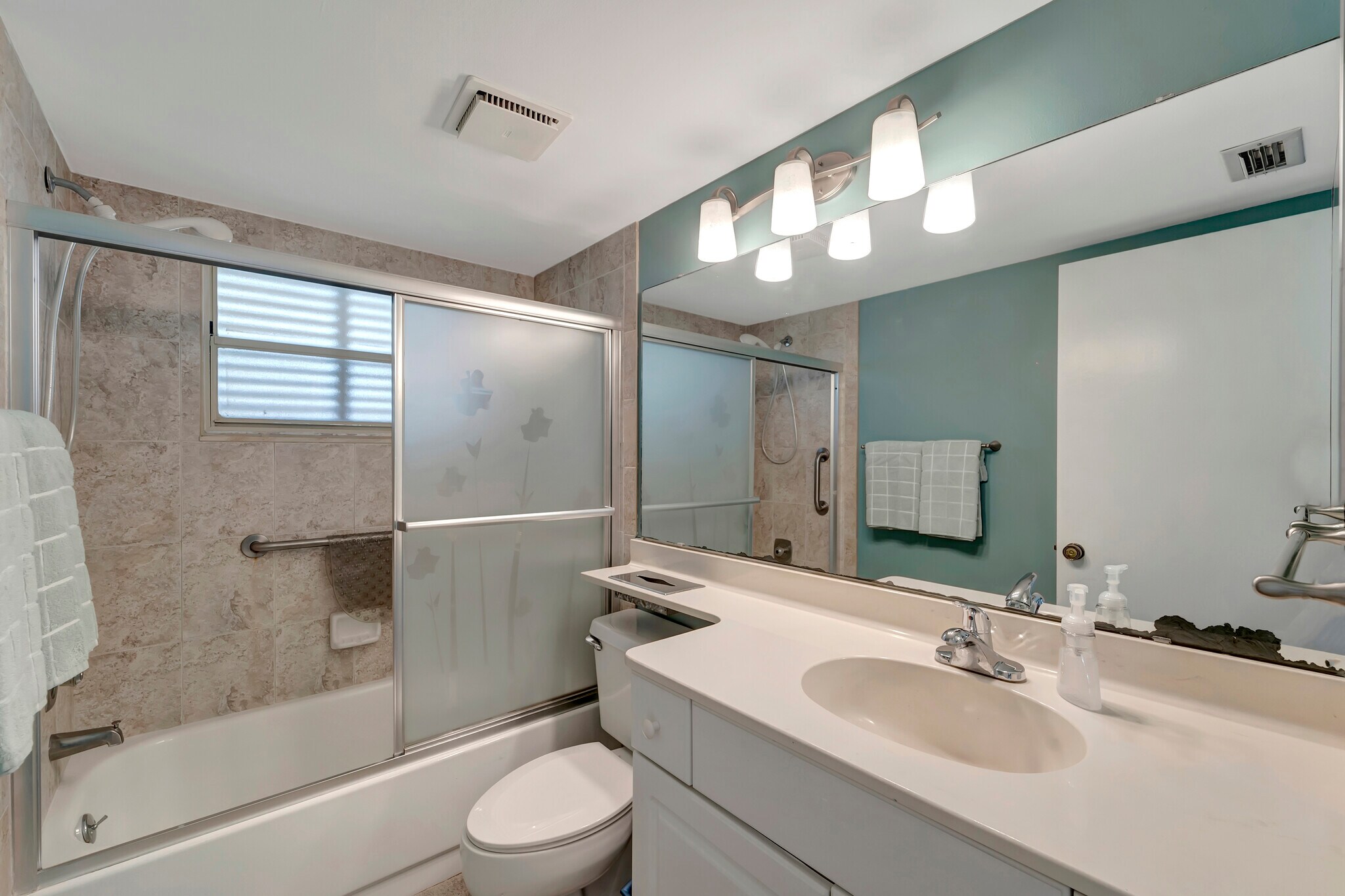 Building Photo - 456 Cerromar Rd