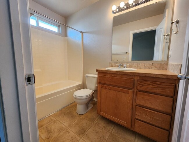 Building Photo - Caldwell 3 Bedroom 2 Bath home.