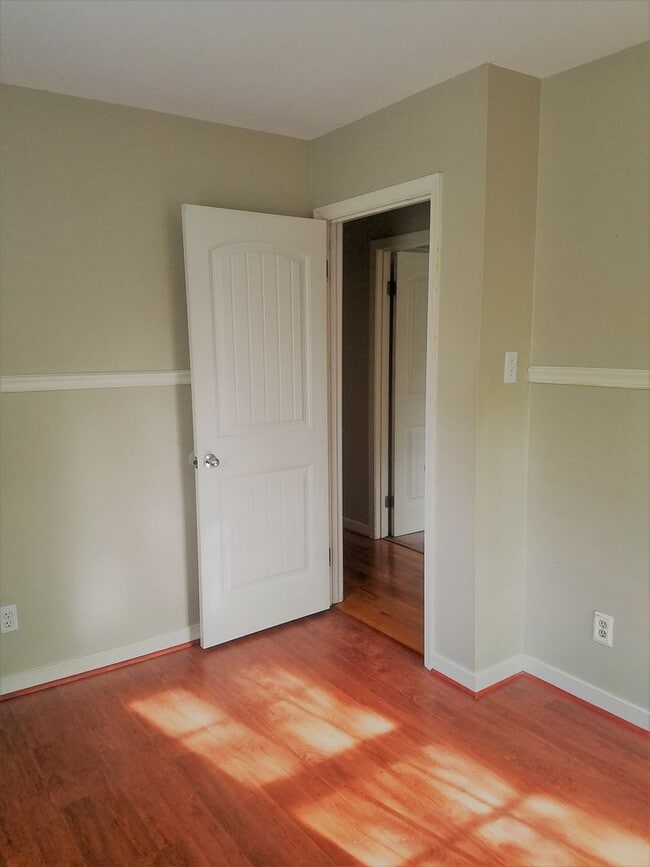 Building Photo - Spacious ranch home for rent