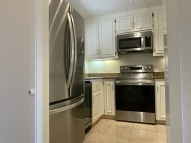 Building Photo - 629 Vía Casitas