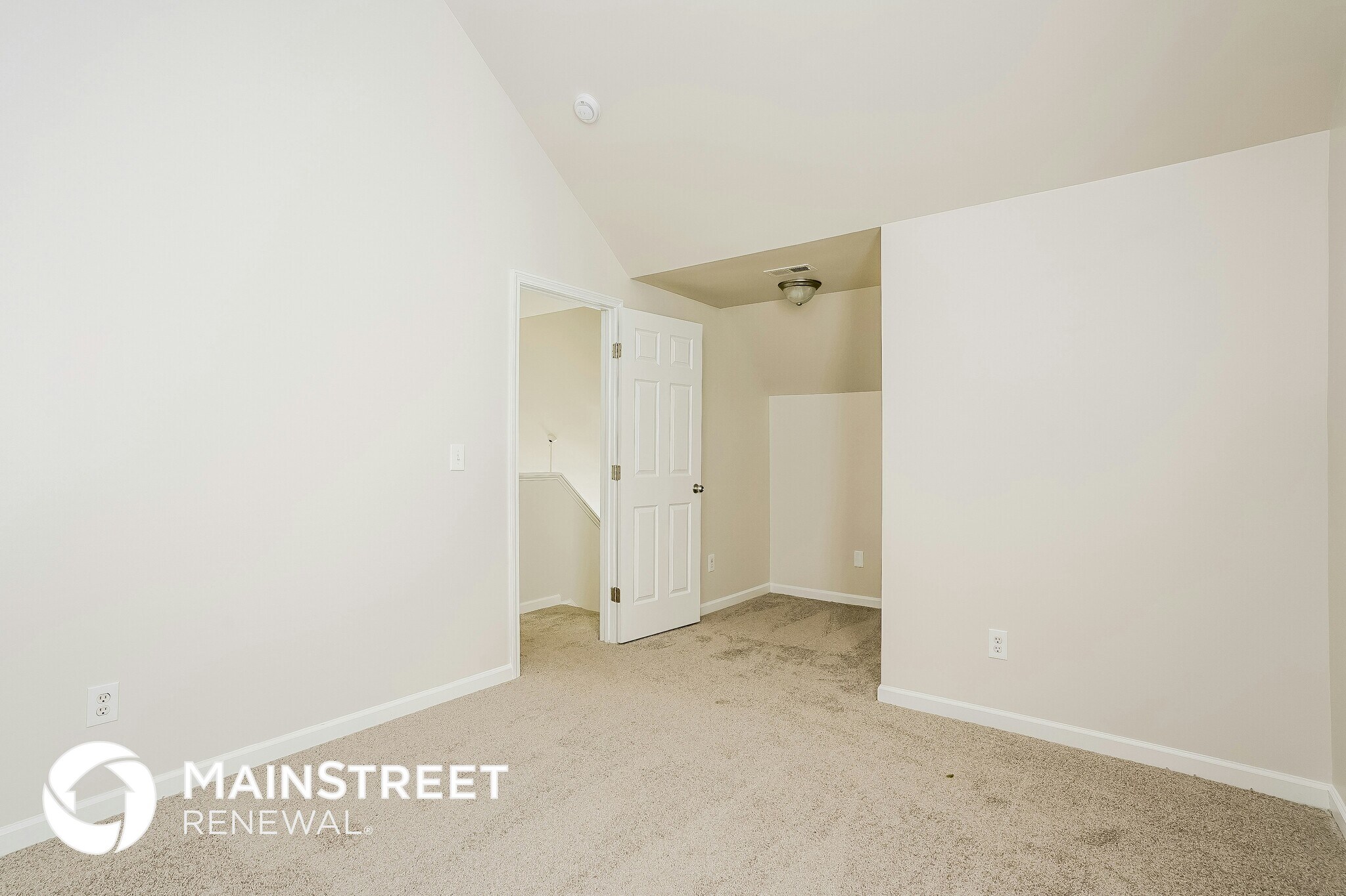Building Photo - 5323 Landreaux Dr