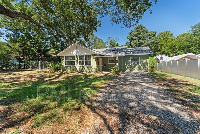 Building Photo - 4939 Woodland Dr