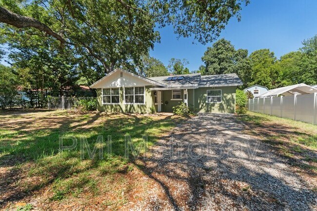 Building Photo - 4939 Woodland Dr