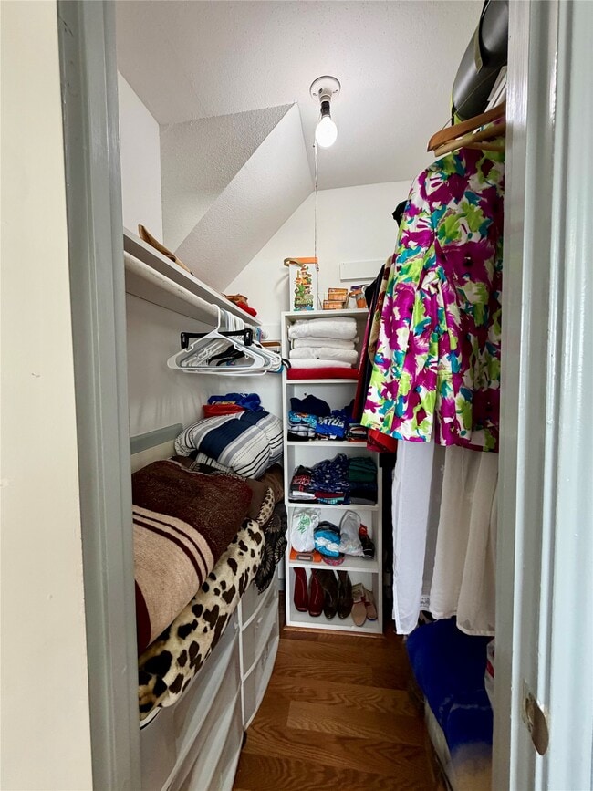 Building Photo - 15111 Chasehill Dr