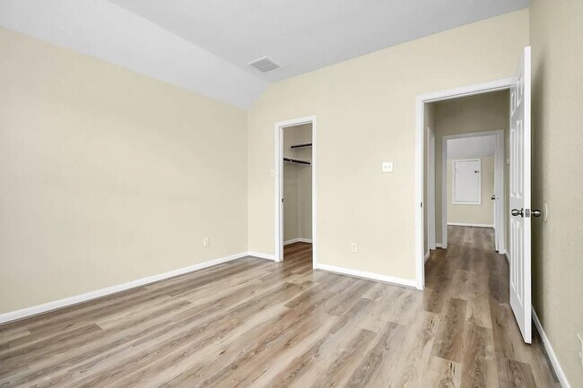 Building Photo - 6315 Bain Dr