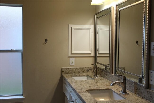 Building Photo - 22852 Lantern Hills Dr