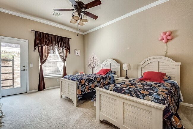 Building Photo - 18318 Hampton Hills Dr