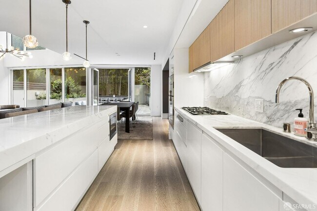 Building Photo - 2121 Webster St