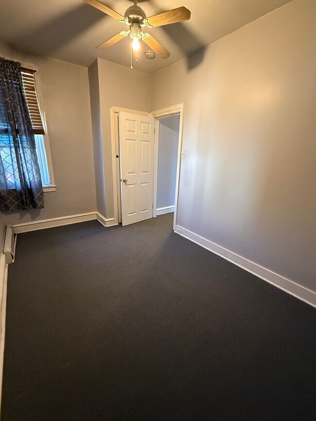 Building Photo - 3-Bedroom 1.5-Bathroom Home with Garage in...