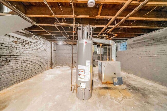 Building Photo - Beautifully Renovated Home in Prime Location