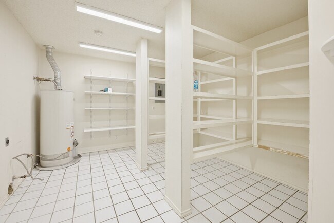 Building Photo - 37 Pinon Ct