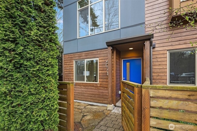 Building Photo - 3bd/2.25Ba Seattle Townhouse