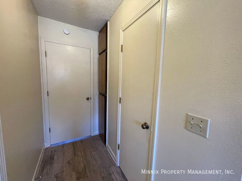 Building Photo - 500 4th Ave