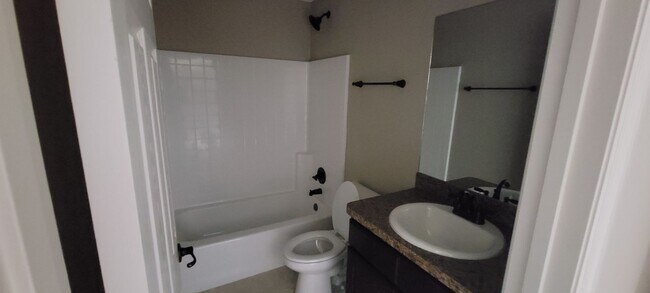 Building Photo - 3/2 Home No HOA Located In Ocala