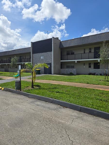 Building Photo - 8001 Fairview Dr