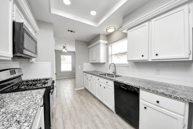 Building Photo - 19734 Oakland Valley Dr