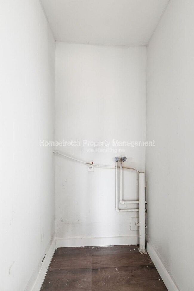 Building Photo - 133 St Thomas Ln