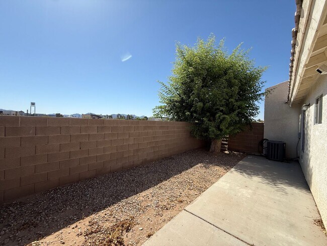 Building Photo - Yuma Meadows Townhouse - Furnished / Unfurnished